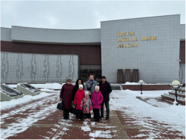 Офлайн взаимодействие с семьями воспитанников «Мы помним подвиг ваш Защитники Отечества!» Средняя группа №5 Офлайн взаимодействие с семьями воспитанников «Мы помним подвиг ваш Защитники Отечества!» Средняя группа №5.