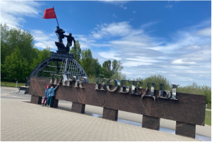 Офлайн взаимодействие с семьями воспитанников Тур выходного дня на мемориальный комплекс в Прохоровке «Государственный военно-исторический музей-заповедник «Прохоровское поле» Дежурная группа № 7 Офлайн взаимодействие с семьями воспитанников Тур выходного дня на мемориальный комплекс в Прохоровке «Государственный военно-исторический музей-заповедник «Прохоровское поле» Дежурная группа № 7.