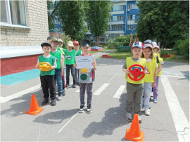 Акция «Единый день безопасности дорожного движения» в МБДОУ д/с №40 Акция «Единый день безопасности дорожного движения» в МБДОУ д/с №40.