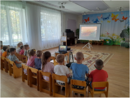 Тематическое занятие с просмотром мультипликационного фильма «Равнение на Победу», «Огненная дуга». Дежурные группы № 1 и № 4. Тематическое занятие с просмотром мультипликационного фильма «Равнение на Победу», «Огненная дуга». Дежурные группы № 1 и № 4.