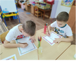 Выставка рисунков: «Мой папа лучше всех» Дежурная группа № 5 Выставка рисунков: «Мой папа лучше всех» Дежурная группа № 5.