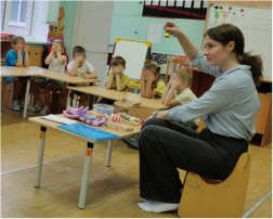 Очное участие родителей в реализации ОП «Гость группы» Дежурная группа № 4 Тема: «Знакомство с профессией учитель - логопед» Очное участие родителей в реализации ОП «Гость группы» Дежурная группа № 4 Тема: «Знакомство с профессией учитель - логопед».