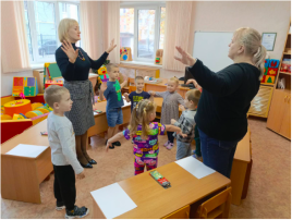Игровая деятельность с воспитанниками, направленная на профилактику психоэмоционального напряжения детей дошкольного возраста и формирование благоприятного психологического климата в детском коллективе. Игровая деятельность с воспитанниками, направленная на профилактику психоэмоционального напряжения детей дошкольного возраста и формирование благоприятного психологического климата в детском коллективе.