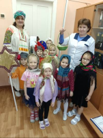 Святочные колядки «Гуляют ребятки, щедруют колядки» Дежурная группа № 4 Святочные колядки «Гуляют ребятки, щедруют колядки» Дежурная группа № 4.
