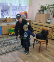 Гость группы «Знакомство с профессией – охранник детского сада» Дежурная группа № 1 Гость группы «Знакомство с профессией – охранник детского сада» Дежурная группа № 1.