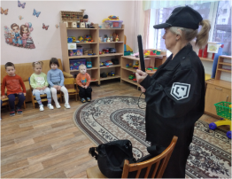 Гость группы «Знакомство с профессией – охранник детского сада» Дежурная группа № 1 Гость группы «Знакомство с профессией – охранник детского сада» Дежурная группа № 1.